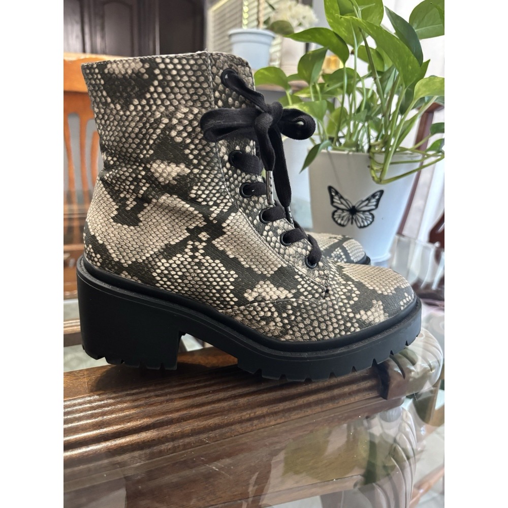 Universal Thread Women's Size 8 Snake Print Ankle Boots – Chunky Heel